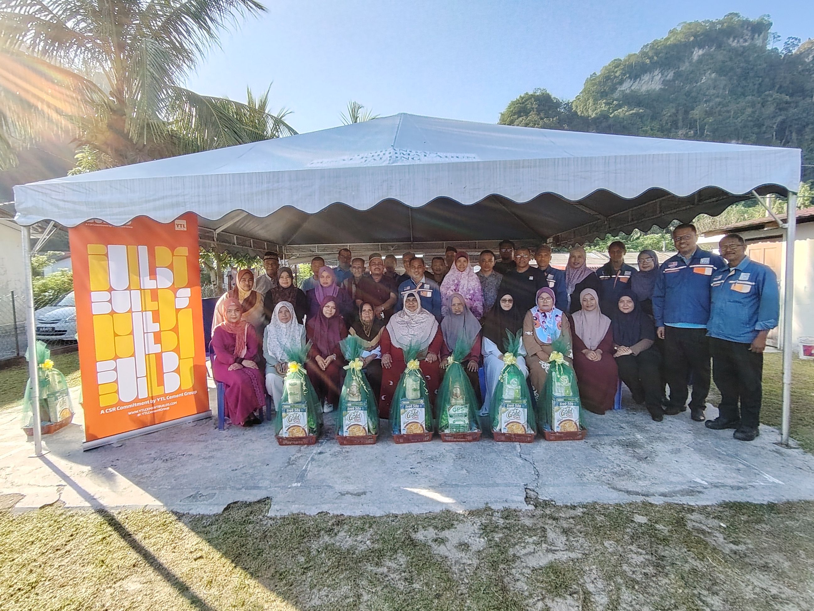 Kanthan Plant Supports Families in Sungai Siput Through Hari Raya Contributions